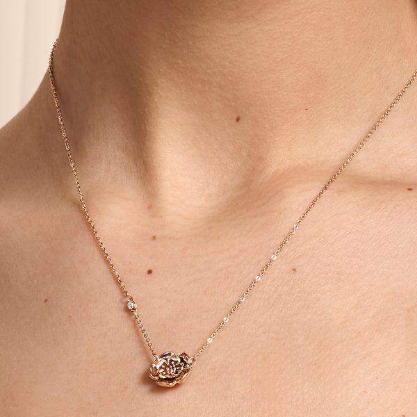 Tudor Rose Rose Gold Pendant Necklace - Image 3